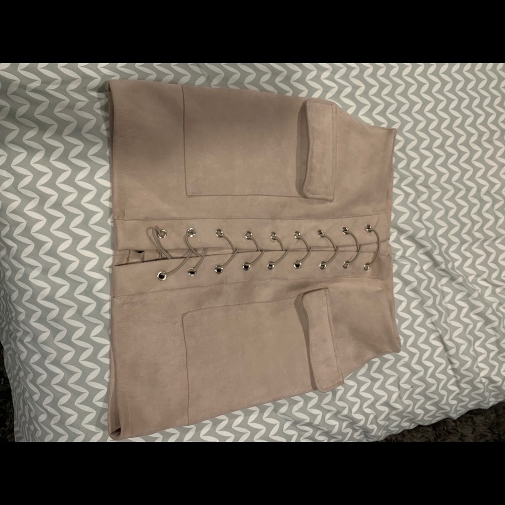 Skirt - Picture 2 of 3